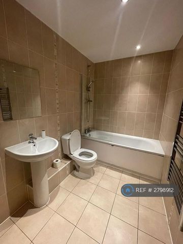 2 bedroom flat to rent - Photo 2