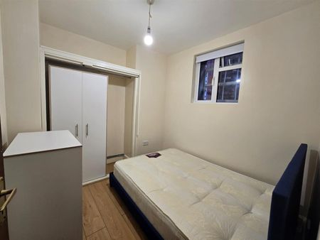 4 Bed Flat, Stockwell Road, SW9 - Photo 4