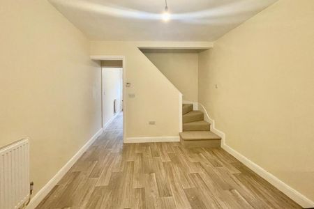 2 bedroom terraced house to rent - Photo 4