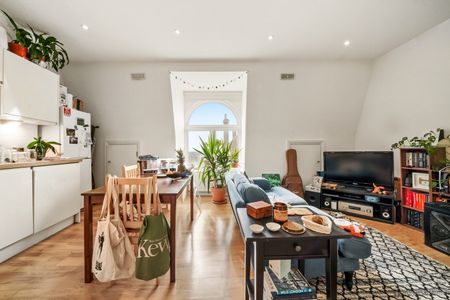 2 Bed Flat, Avenue Mews, N10 - Photo 2