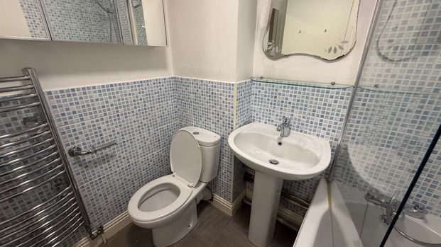 Ashbury Crescent, Guildford - 2 bedrooms Property for lettings - Seymours - Photo 1