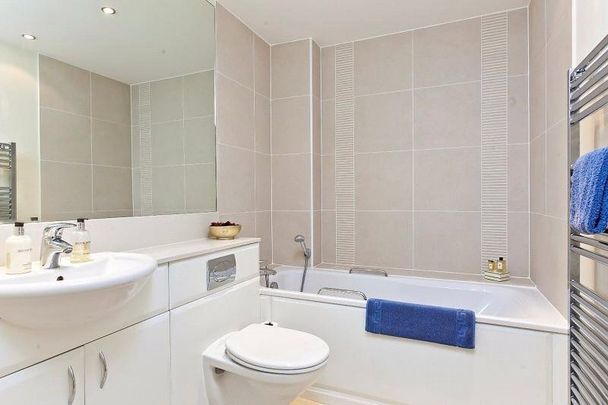 Temple Court, Monument Hill, Weybridge, KT13 flat to rent - Photo 1