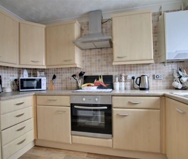 2 bedroom terraced house to rent - Photo 2