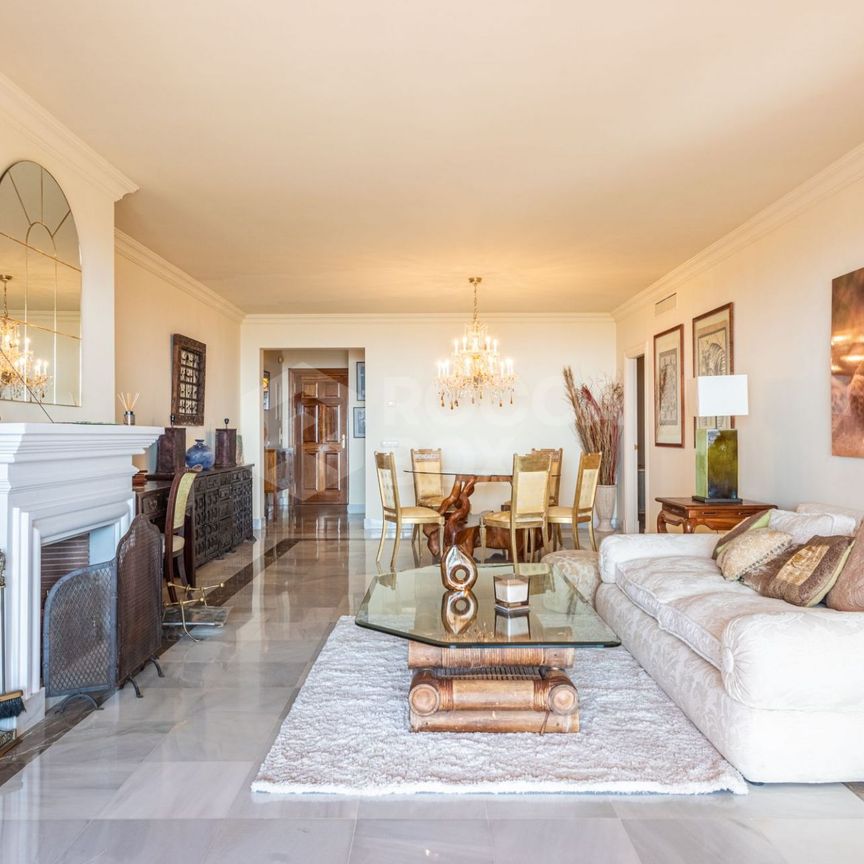 Elegant 2-Bedroom Apartment in Benahavis - Photo 1