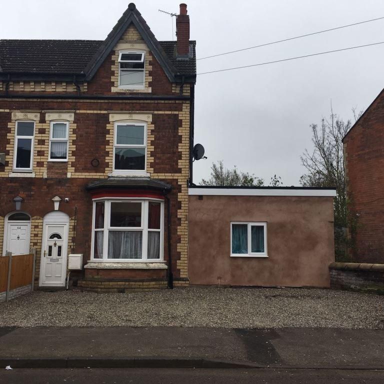 1 bedroom in a house share to rent - Photo 1