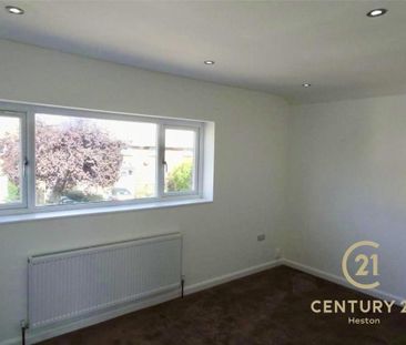 4 bedroom semi-detached house to rent - Photo 4