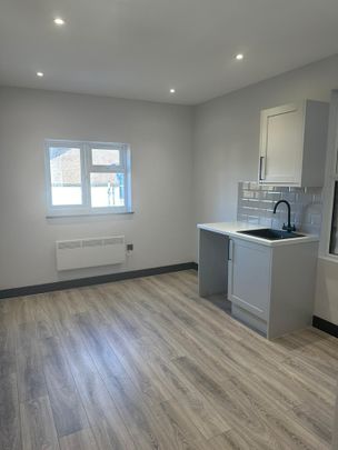 Studio Flat, Brookehowse Road, SE6 - Photo 1