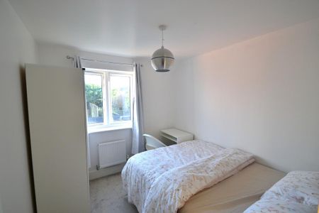 1 bedroom in a house share to rent - Photo 2