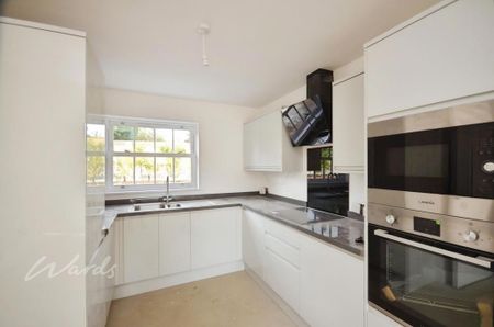 4 bedroom semi-detached house to rent - Photo 2