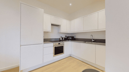 Riverbank Way, Brentford, TW8 - Photo 2