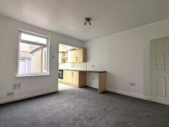 4 bedroom terraced house to rent - Photo 1