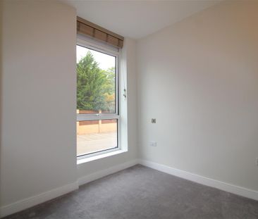 Clivemont Road, Maidenhead - Photo 1