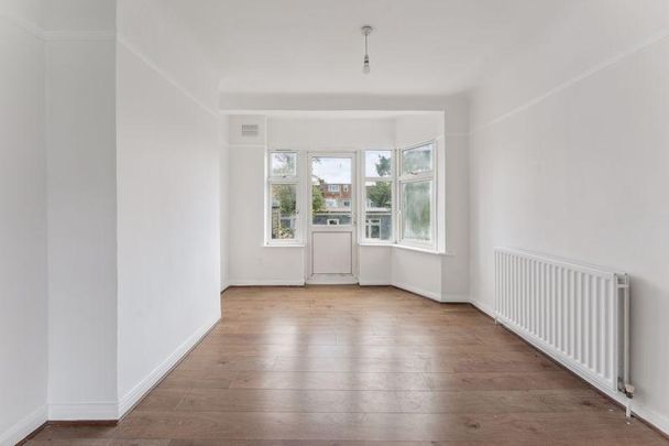 3 bedroom end of terrace house to rent - Photo 1