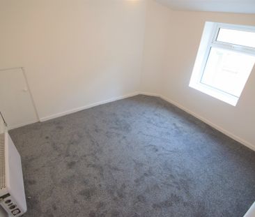 To Let 1 Bed Flat - Photo 1