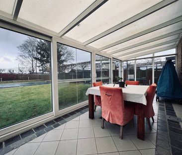 Open bebouwing met vijf slaapkamers, grote tuin en zwembad - Photo 4
