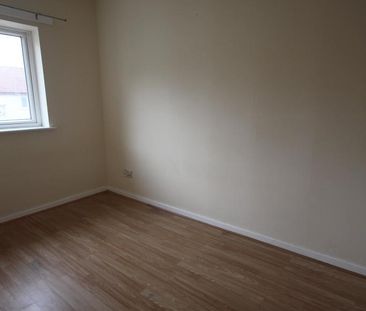 3 bedroom flat to rent - Photo 3