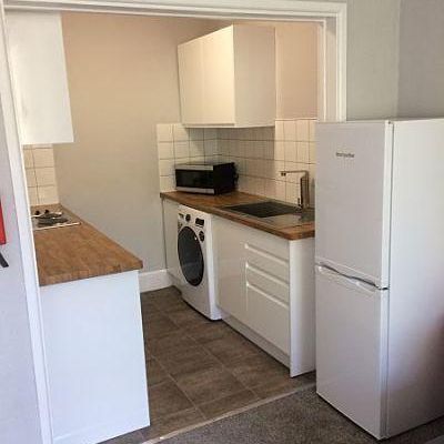 4 bedroom flat to rent - Photo 1
