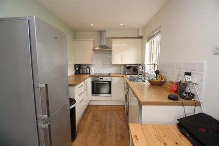 2 bedroom flat to rent - Photo 5