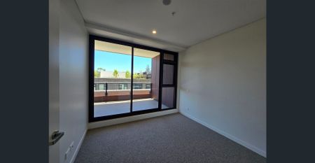 Modern 3-Bedroom Apartment in Prime Erskineville Location - Photo 4