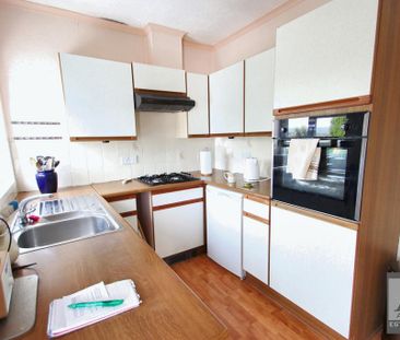 2 bedroom semi-detached bungalow to rent - Photo 3