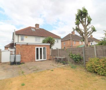 3 bedroom Semi-detached house to rent - Photo 6