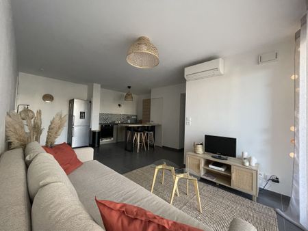 Location Appartement 2 pièces 43m² BANDOL 83150 - Photo 3