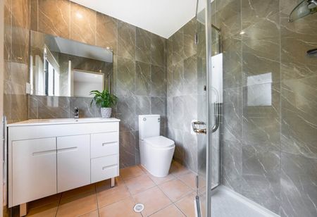 3 Bedroom Townhouse in Albany - Photo 3