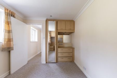 4 bedroom detached house to rent - Photo 5