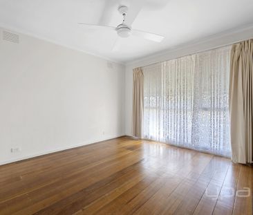 3 BEDROOM FAMILY HOME - Photo 1