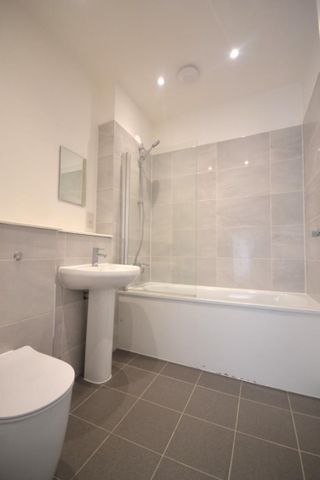 1 bedroom Flat To Let - Photo 5