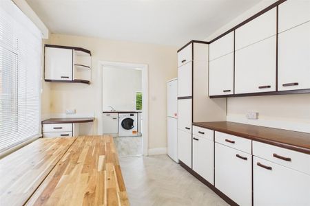 4 bedroom semi-detached house to rent - Photo 5