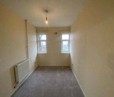3 bedroom flat to rent - Photo 2
