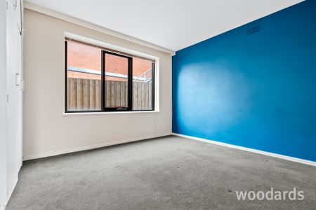 Ground Floor 1 Bedroom Apartment - Photo 4