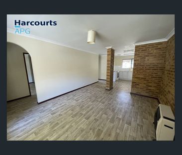 *Neat & tidy 3 bedroom 1 bathroom duplex unit. Close to the beach a... - Photo 3