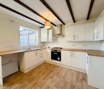 3 bedroom semi-detached house to rent - Photo 6