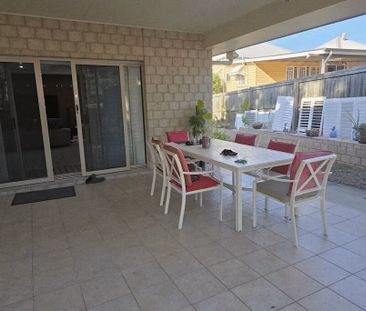 Booval - Photo 5