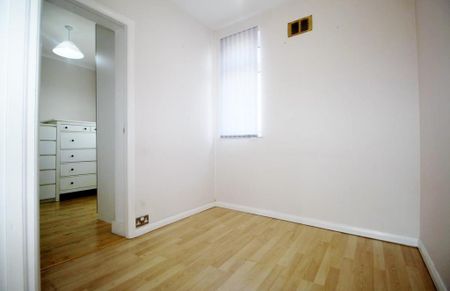 4 bedroom end of terrace house to rent - Photo 3