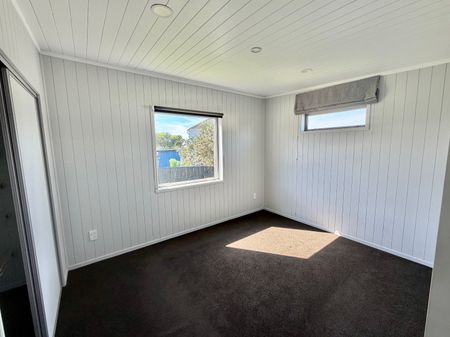 8A Lynmore Drive, Hill Park, Auckland - Photo 3