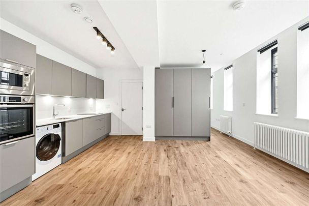 The Didsbury is a collection of purpose built 1, 2 & 3 bedroom rental apartments in the heart of East Ham brought to you by Savills. - Photo 1