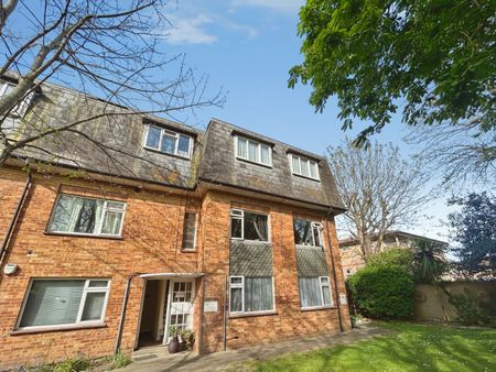 2 bedroom apartment to rent Sea Front, Hayling Island, Hampshire, PO11 - Photo 5