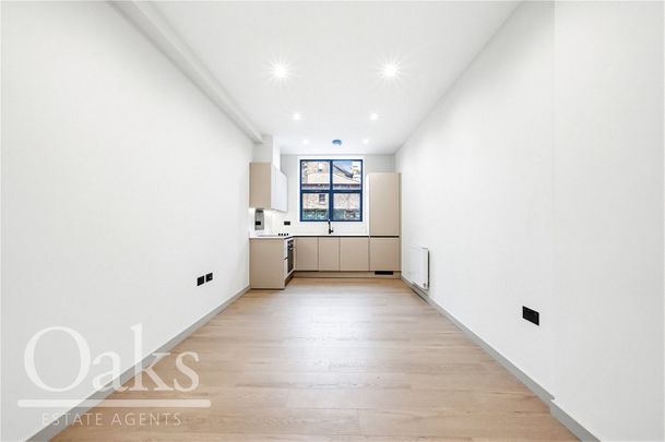 Dingwall Road, East Croydon, Surrey - Photo 1