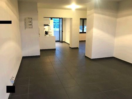 Appartement 3 pièces 73m2 MARSEILLE 8EME 1 016 euros - Photo 4