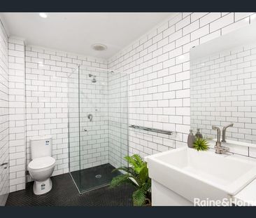 Amongst The Gum Trees - Photo 5