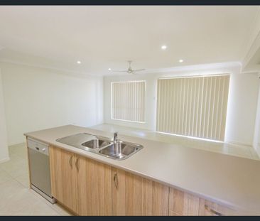 Modern & Low-Maintenance Duplex in Prime Brassall Location ($500/we... - Photo 4