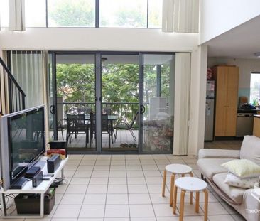 Three bedrooms apartment at central of Toowong - Photo 4