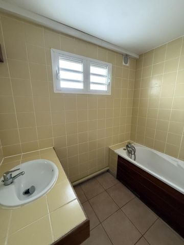 Location Appartement 4 pièces 79m² LA POSSESSION 97419 - Photo 4