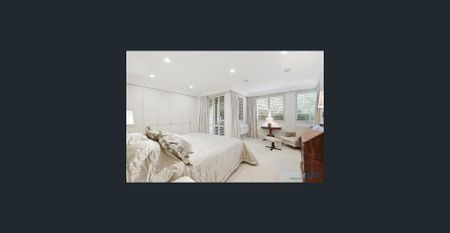 Fully furnished - Immaculately Presented Executive Waterfront Apartment in 'The Ritz' - Photo 3