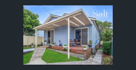 1920s Character and Modern Updates in Prized Street - Photo 2