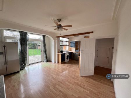3 bedroom end of terrace house to rent - Photo 5