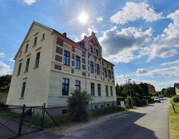ruhige, kleine 2- RWE mit Einbauküche im Dachgeschoss (2.OG) in Weinhübel ! - Photo 1